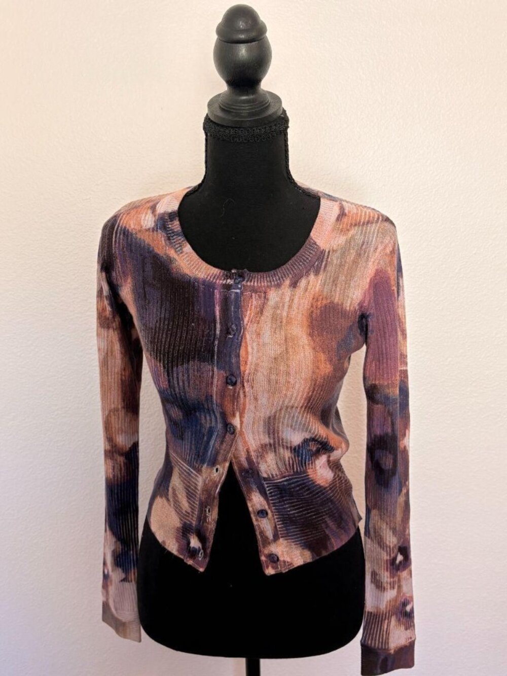 Lightweight fitted cardigan by Charlotte Size XS